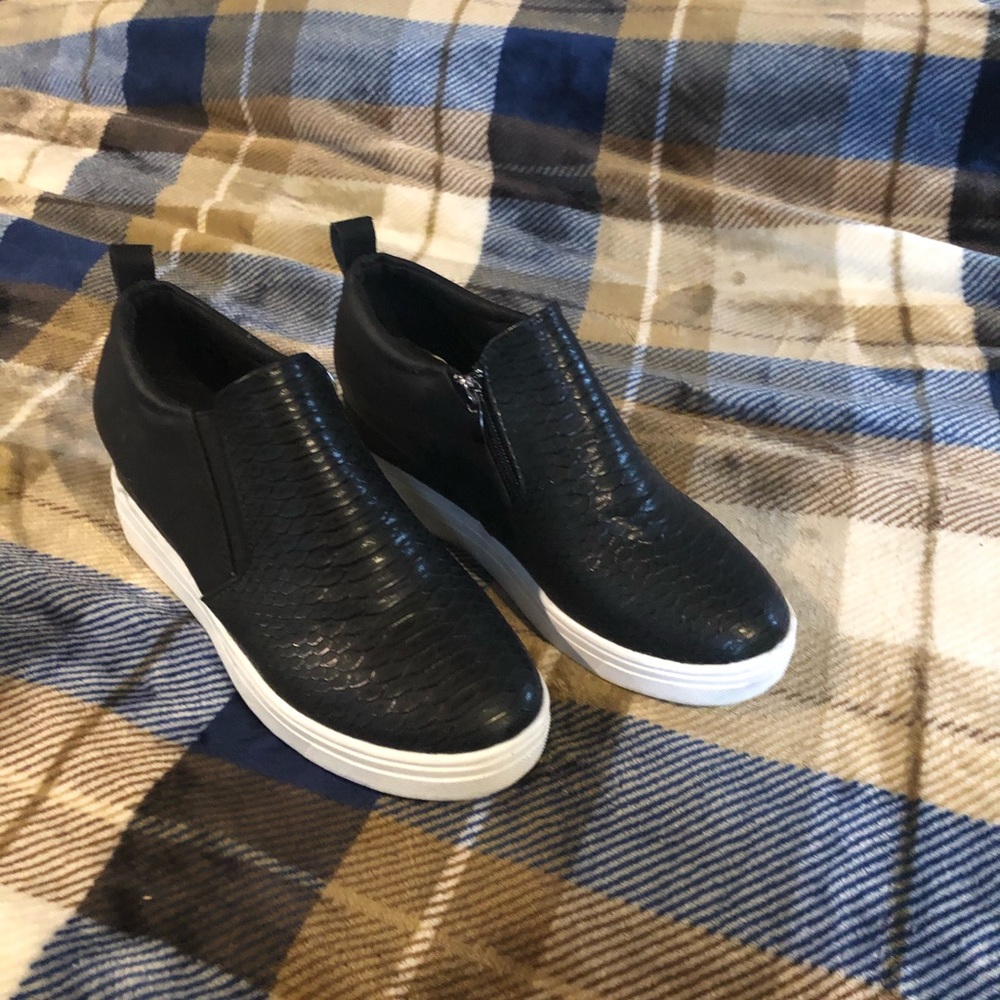 Wedge Sneaker